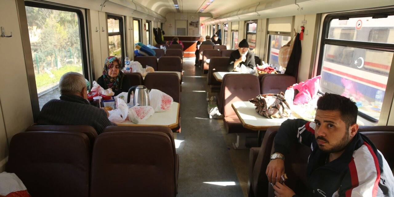 DEPREMZEDELER TCDD VAGONLARINDA MİSAFİR EDİLİYOR
