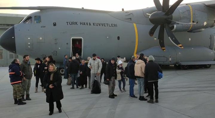 255 kişi TSK'ya ait uçakla İstanbul’a getirildi