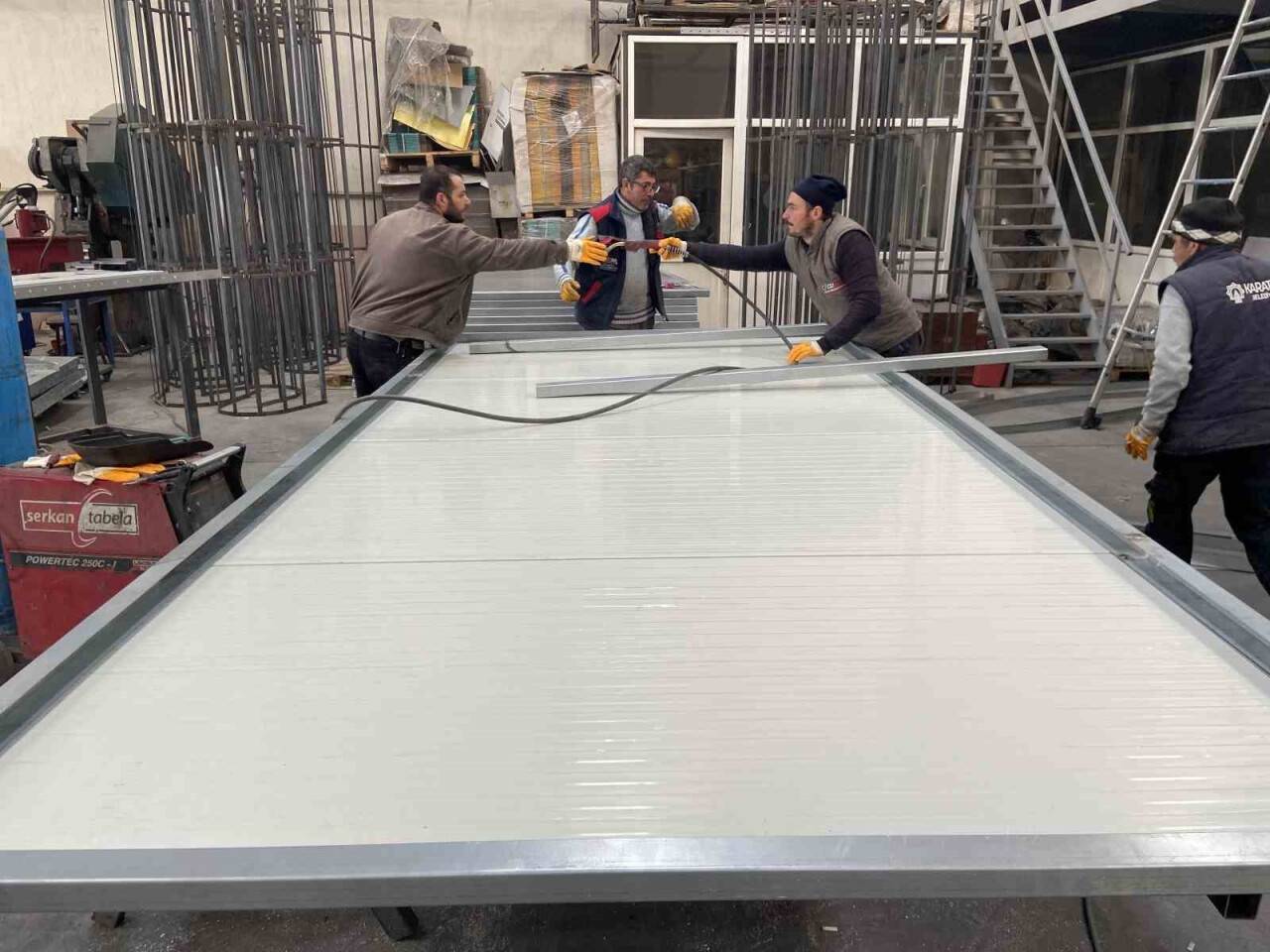 Konyalı  sanayi ustalarından depremzedelere yardım