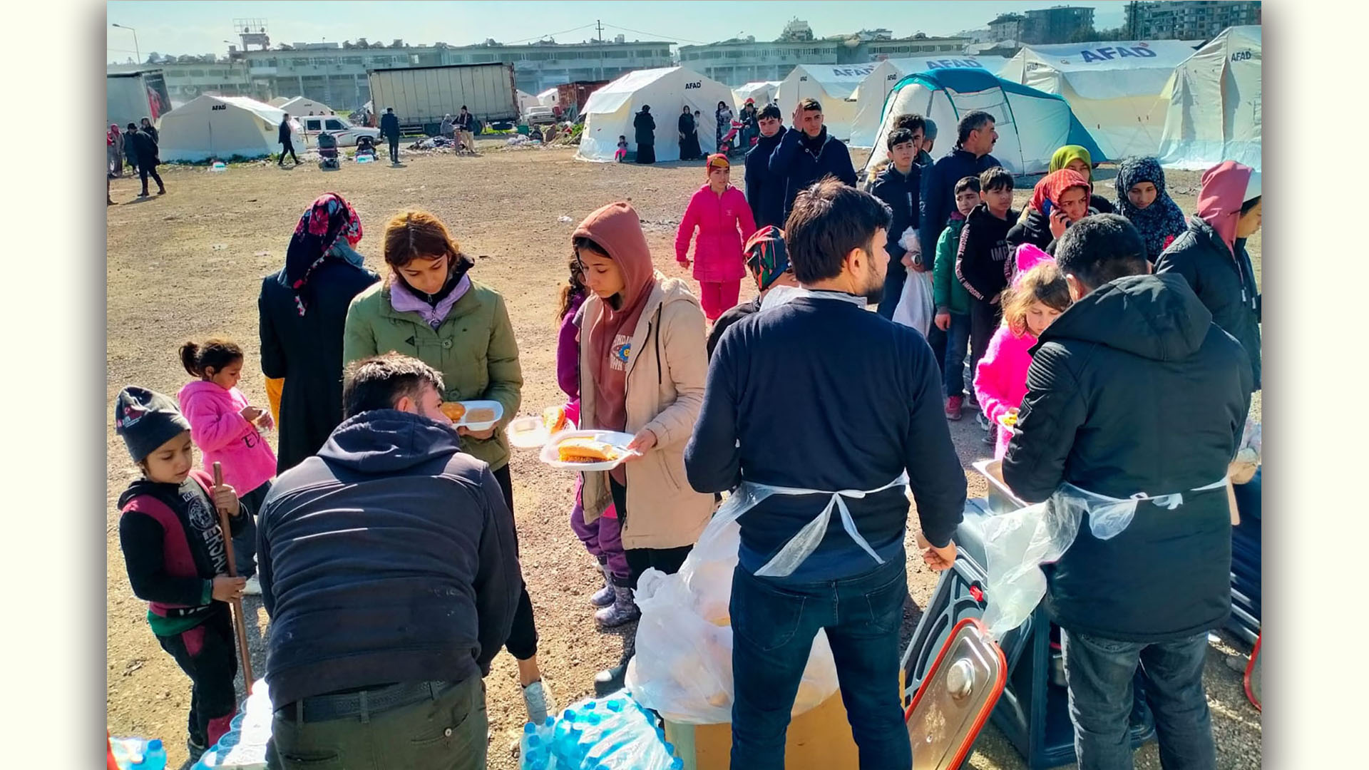 Deprem bölgesine yardım ve destekler sürüyor