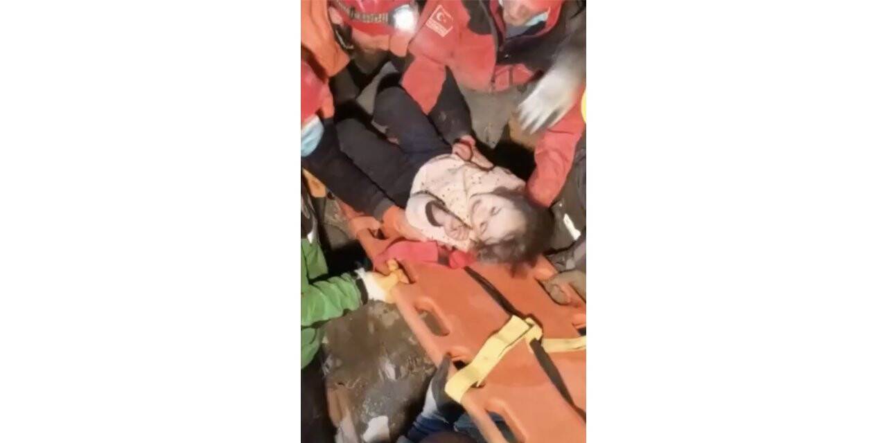 Hatay’da 141. saatte anne ve 5 yaşındaki kızı enkazdan çıkartıldı