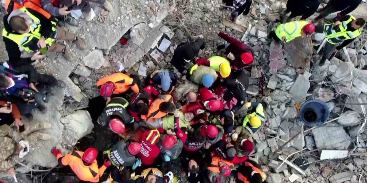 Hatay’dan 182’nci saatte güzel haber:13 yaşındaki Kaan sağ çıkarıldı