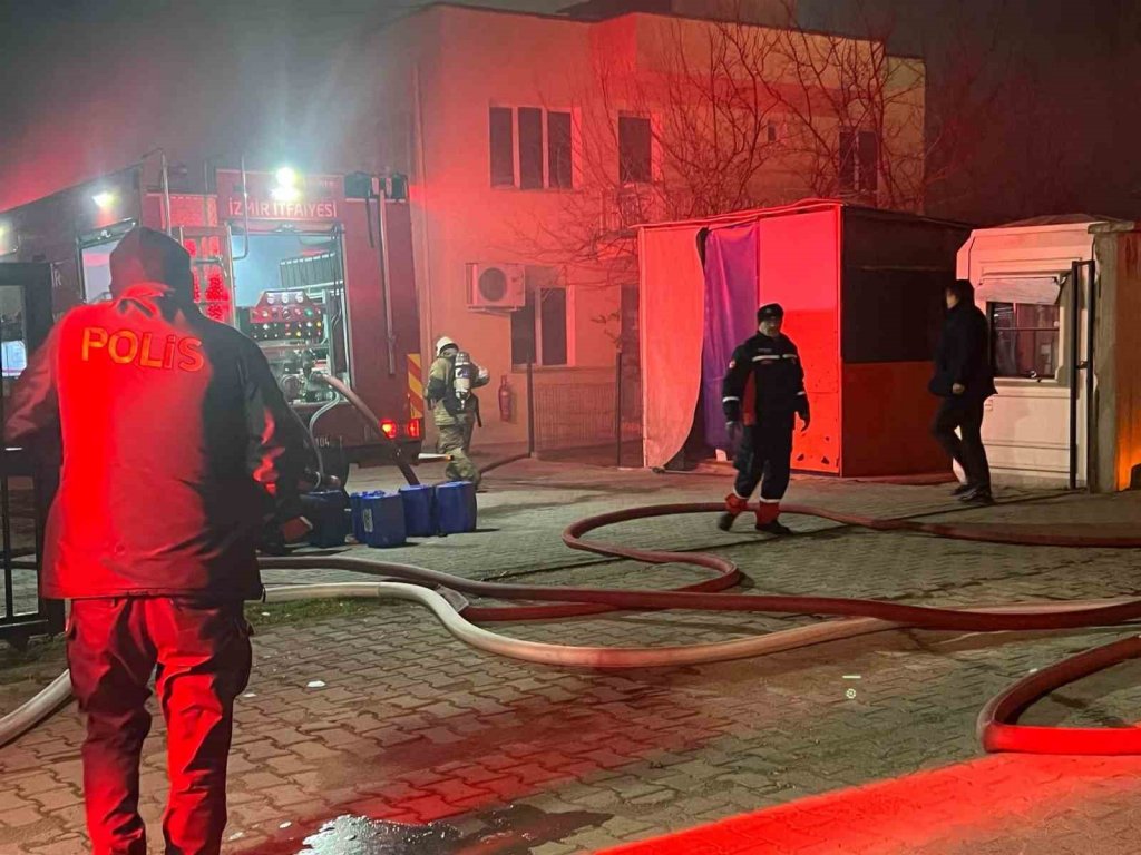 İzmir’de kauçuk fabrikasında korkutan yangın