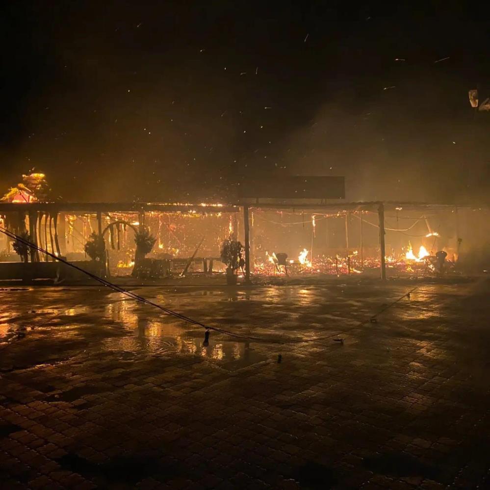 Restoran, yangın sonucu küle döndü