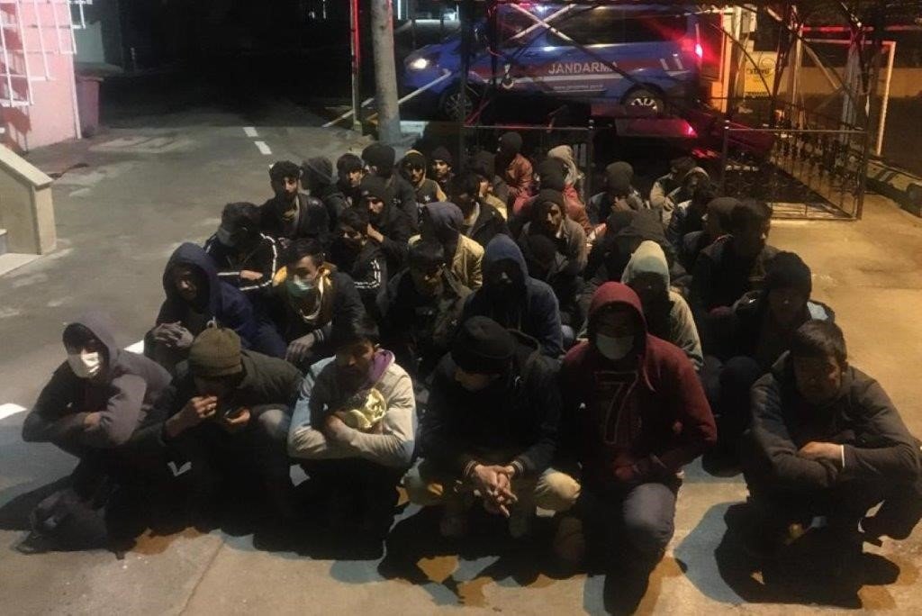 Kocaeli’de iş yerinde 21 düzensiz göçmenin yakalandı