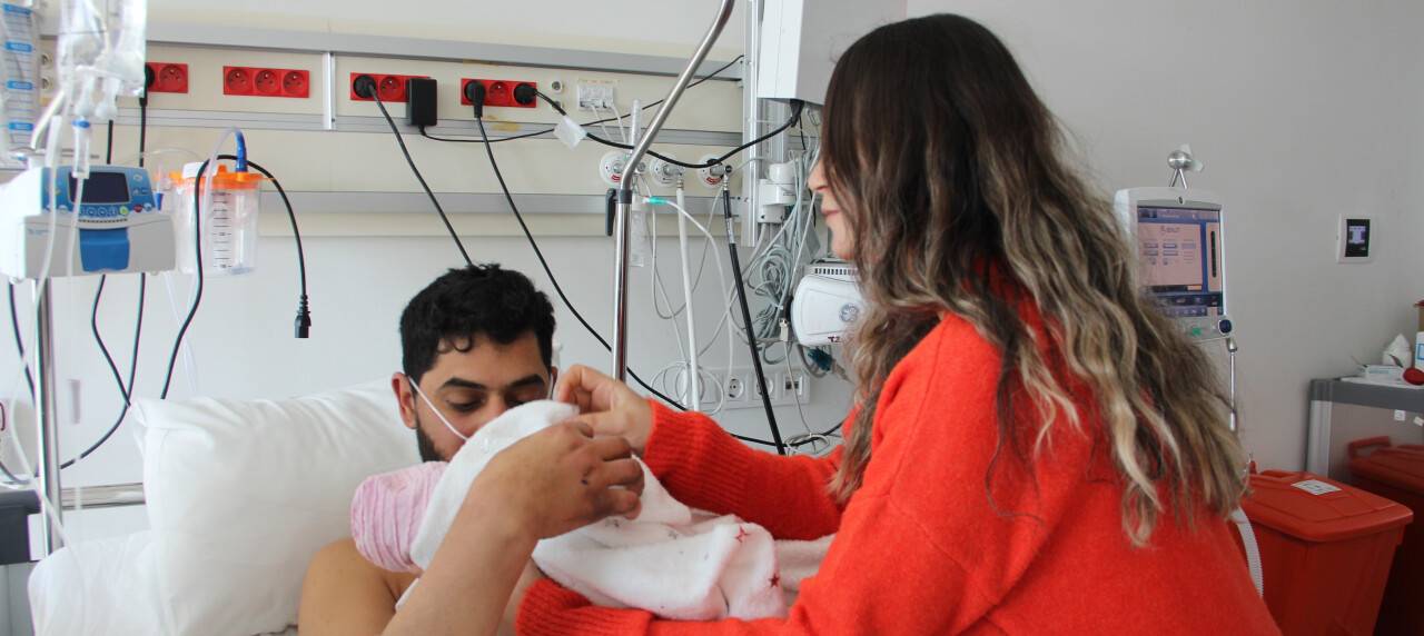 Deprem gecesi baba olmuş! 261 saat sonra ailesine kavuştu