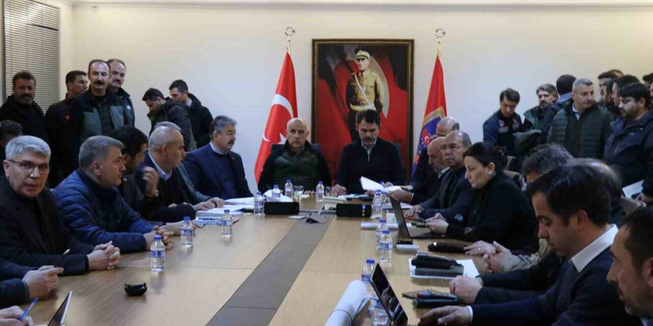 Bakan Kurum ve Kirişci, Osmaniye’de depreme ilişkin son durum bilgisi aldı
