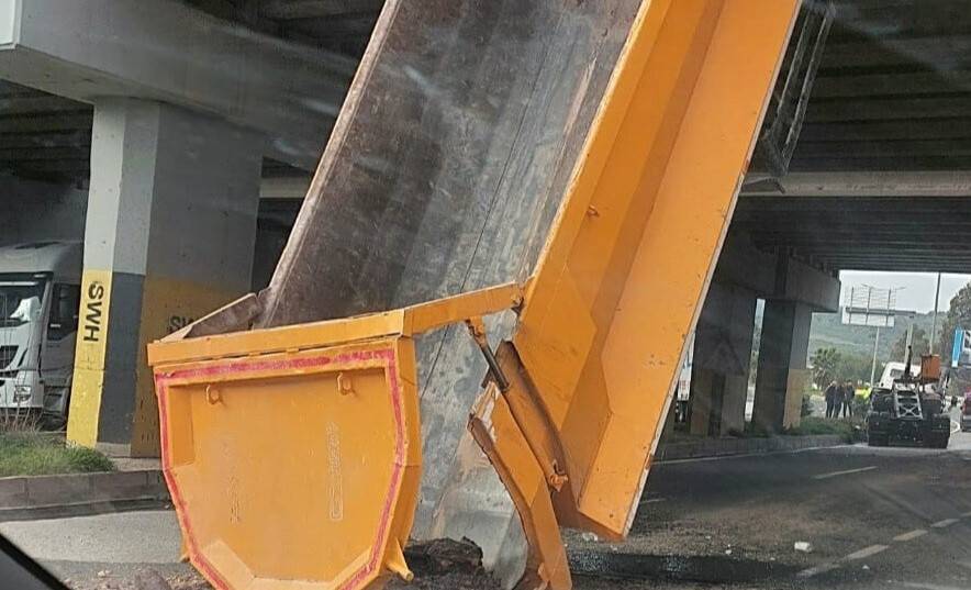 Dorse köprüye çarptı