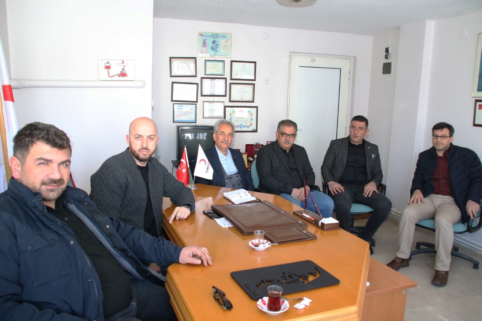 Akşehir Belediye personelinden depremzedelere anlamlı bağış
