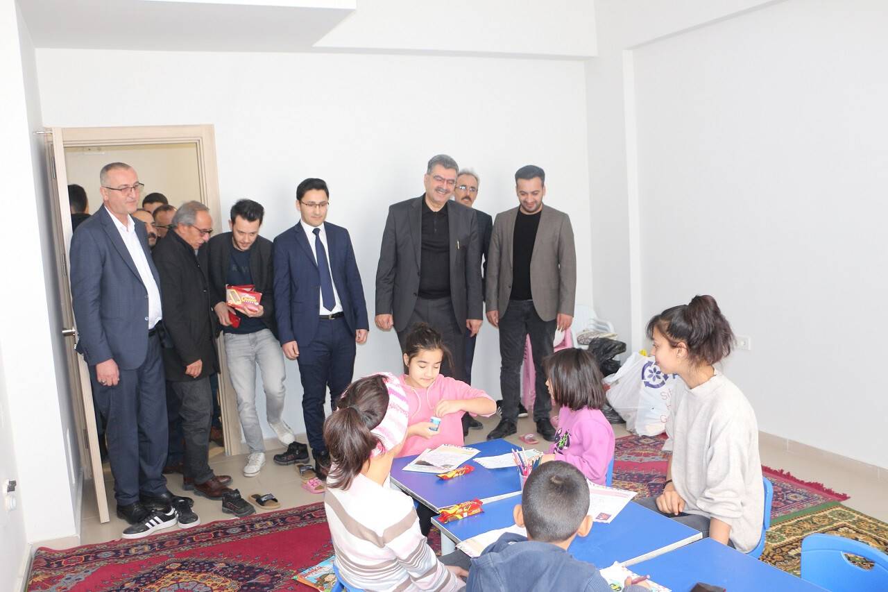 Milletvekili Erdem'den depremzedelere ziyaret