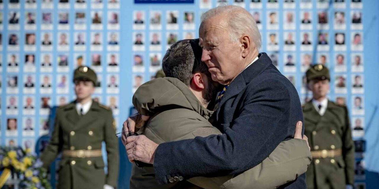Biden, savaşta hayatını kaybeden Ukraynalıları andı