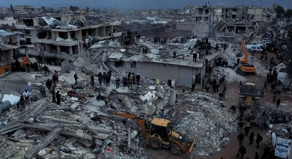 Suriye'de de hissedildi: Bazı binalar yıkıldı