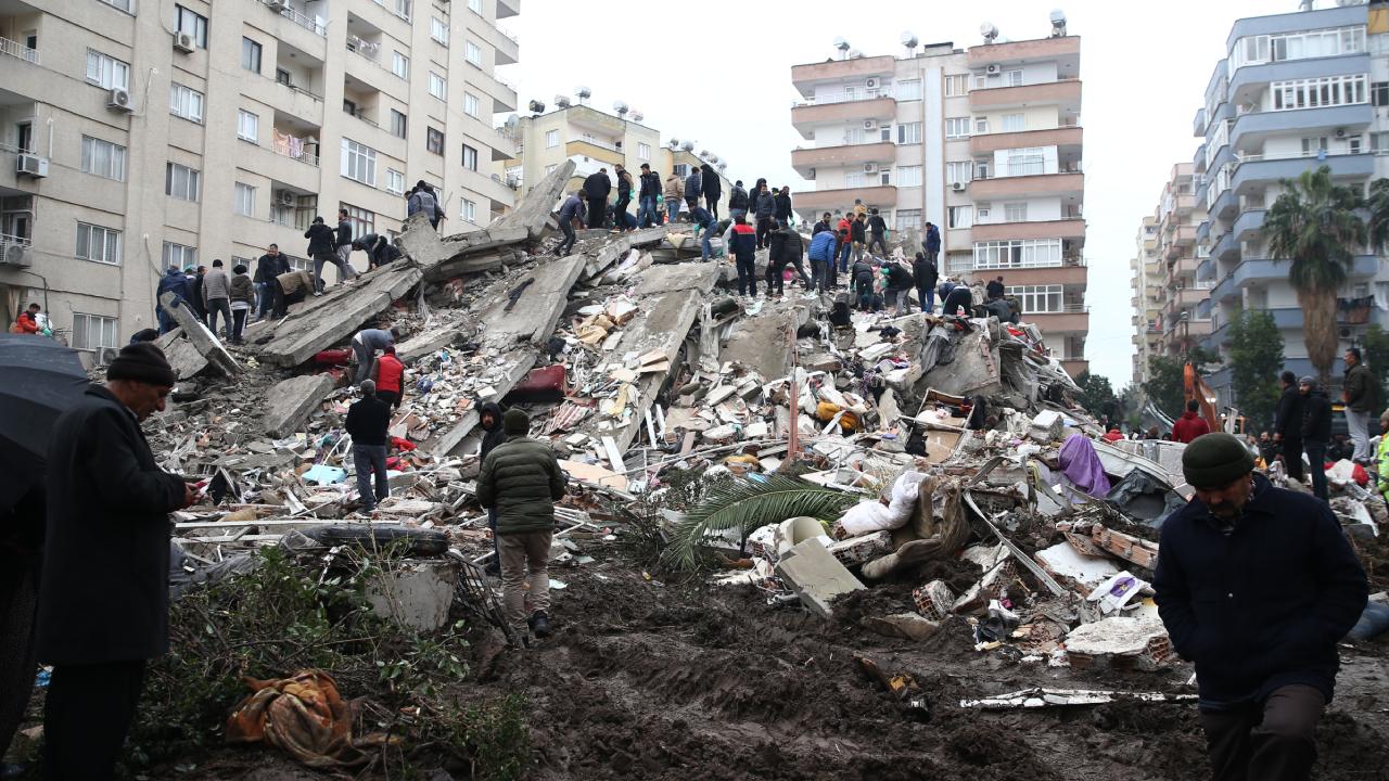 Depremde 11 yakınını kaybeden afetzede, "iyilik dayısı" oldu