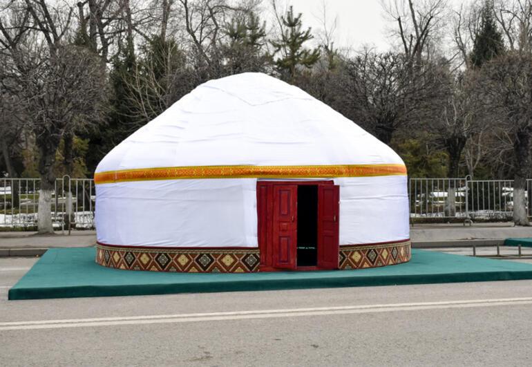 Türkiye’ye 100 Kazak çadır evi