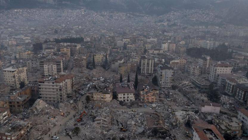 Deprem bölgesinde OHAL süresince işten çıkarma yasağı getirildi