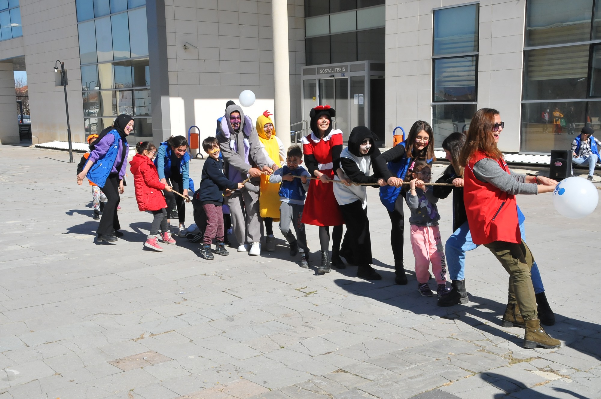 Akşehir'de depremzede çocuklara  özel eğlence