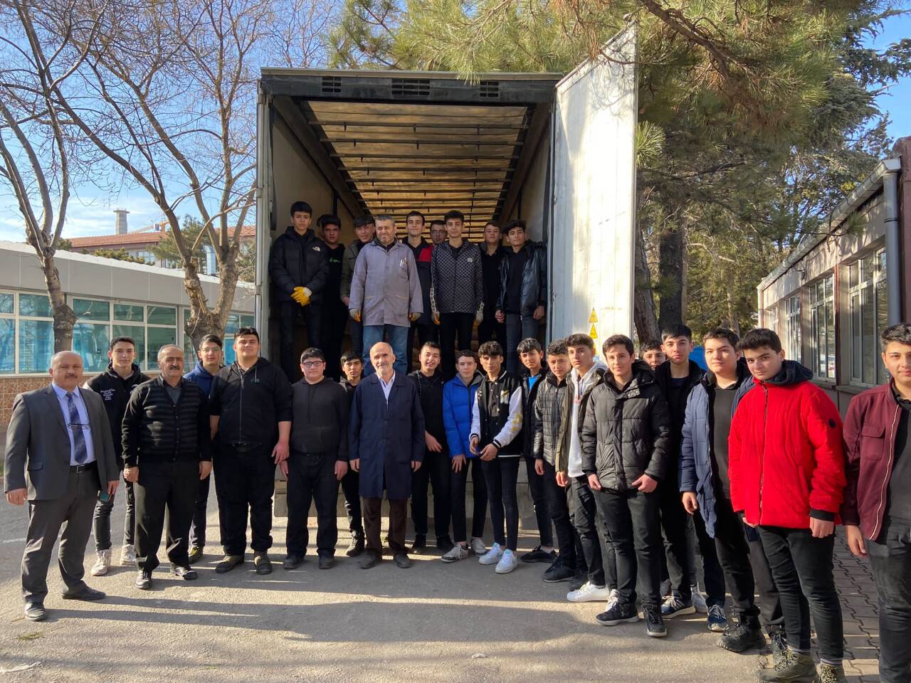 Yardım seferberliği sürüyor