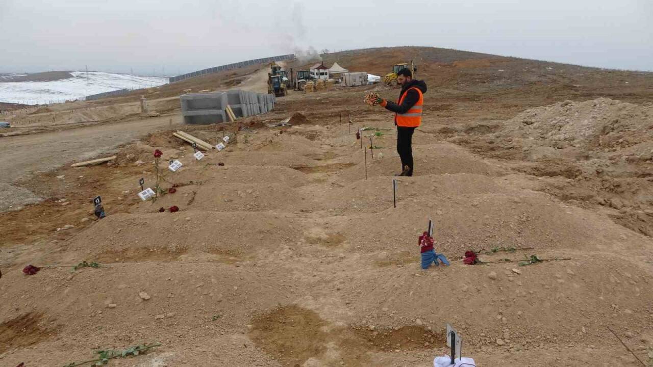 Depremde kayan 2 dağ 48 kişiye mezar oldu