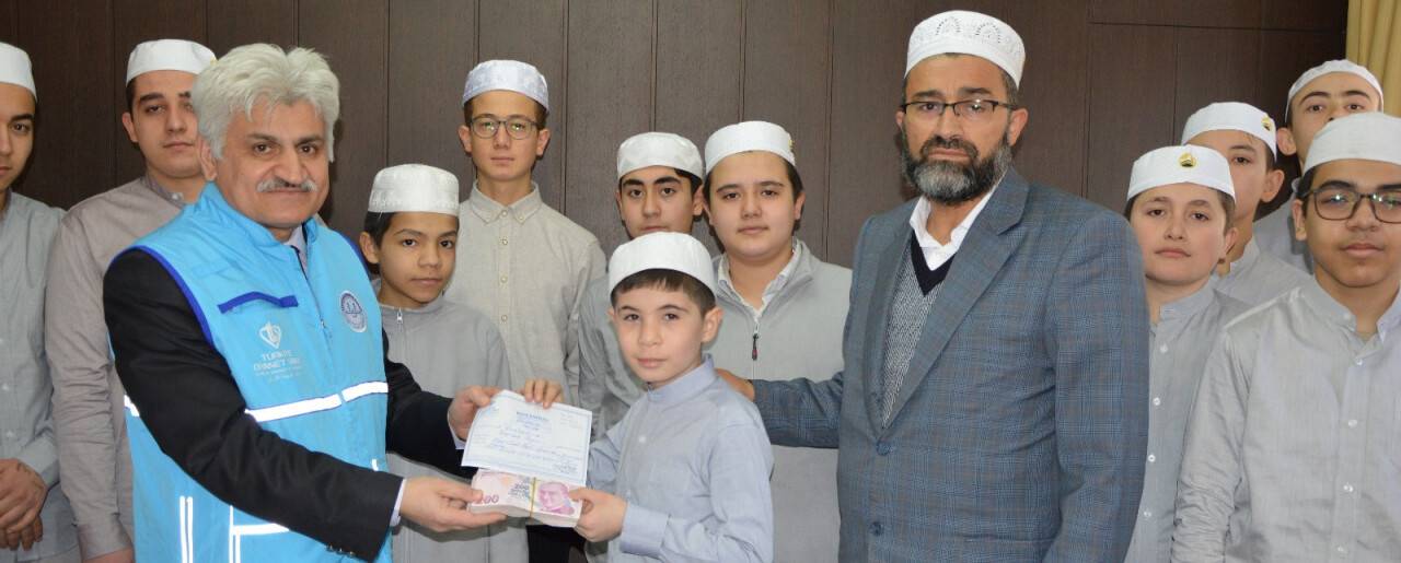 Hafızlık öğrencilerinden örnek davranış