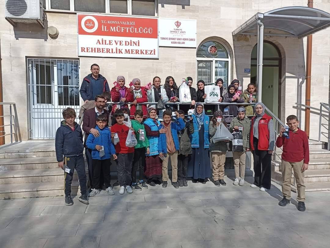 Öğrencilerden deprem bölgesine yardım