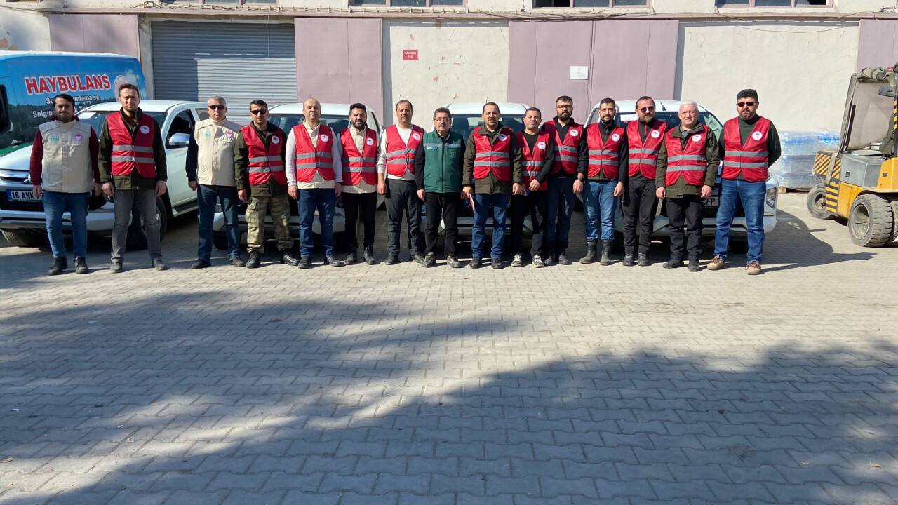 Yeni ekipler bölgede