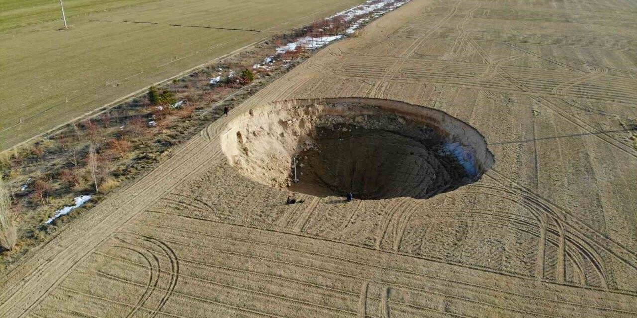 Konya’da iki fay arasında 37 metre çapında obruk oluştu