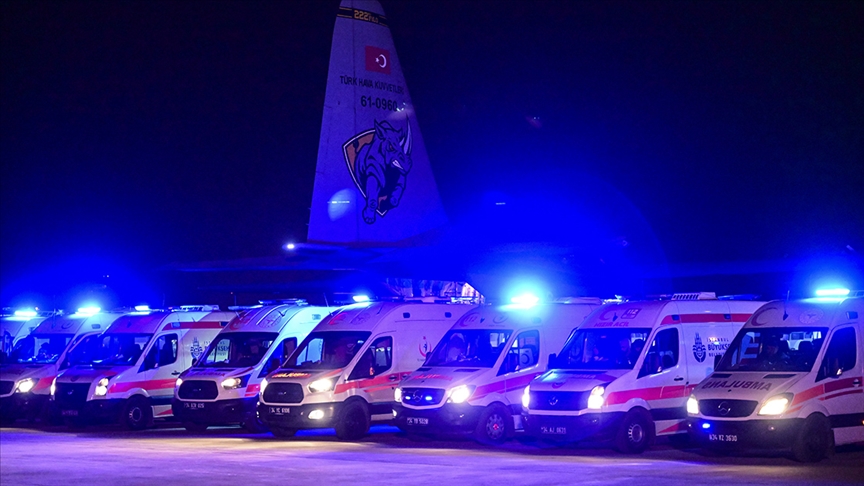 Deprem bölgesinden İstanbul'a getirilen  yaralıların tedavisi sürüyor