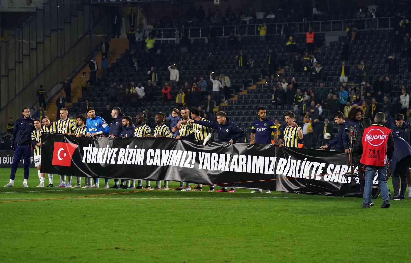 Fenerbahçe’den maç sonunda anlamlı pankart