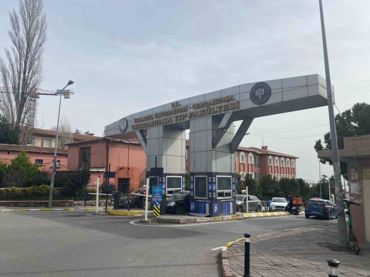 Cerrahpaşa Tıp Fakültesi kısmen kapandı