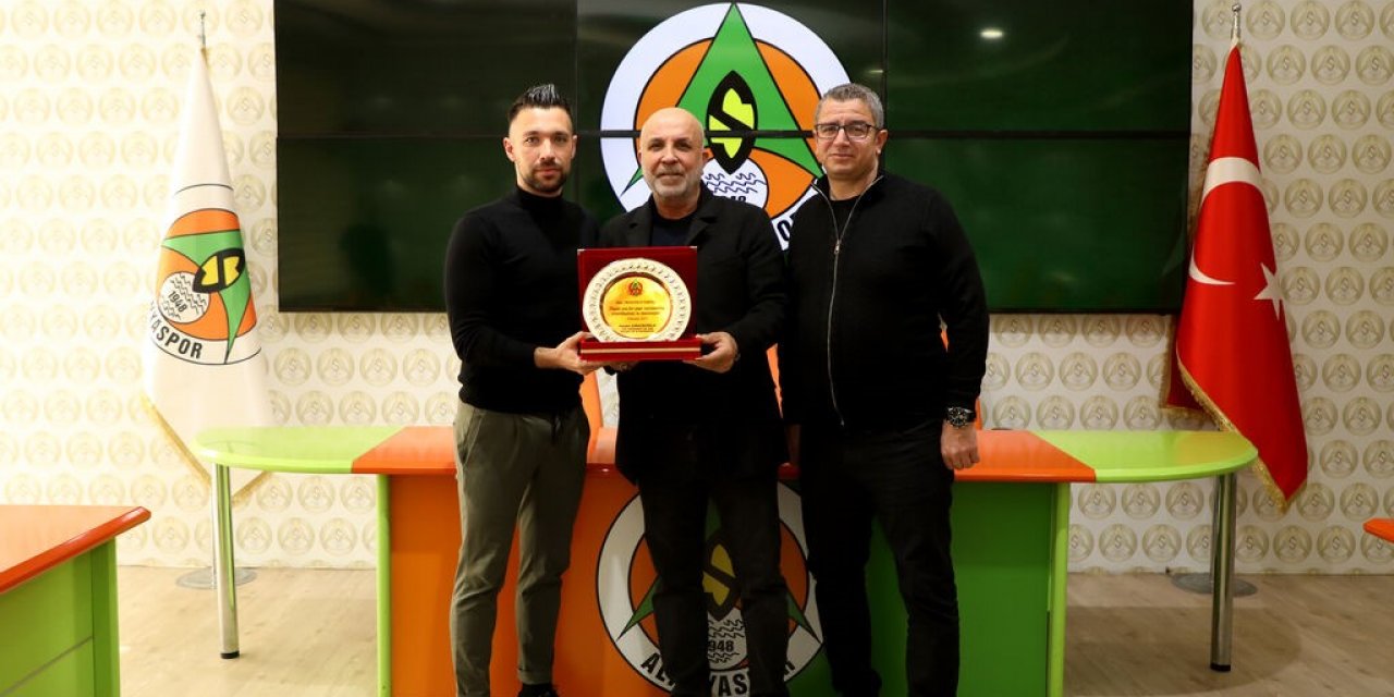 Alanyaspor'dan Farioli'ye plaket