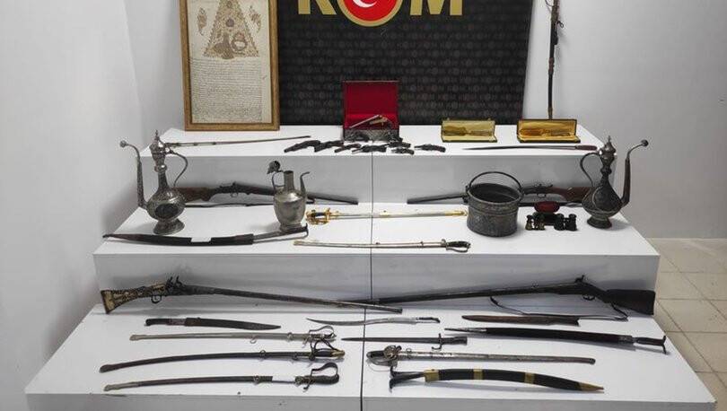 Tarihi eser  16 kılıç ve 10 tabanca ele geçirildi