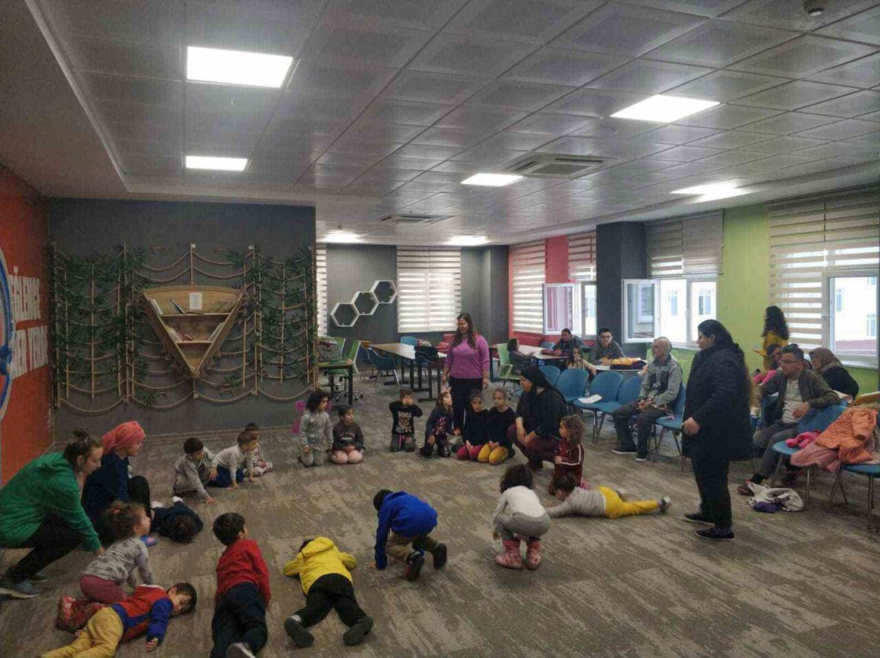 Misafir çocuklara moral oldular