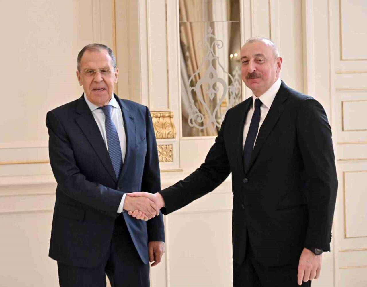 Aliyev, Bakan Lavrov’u kabul etti