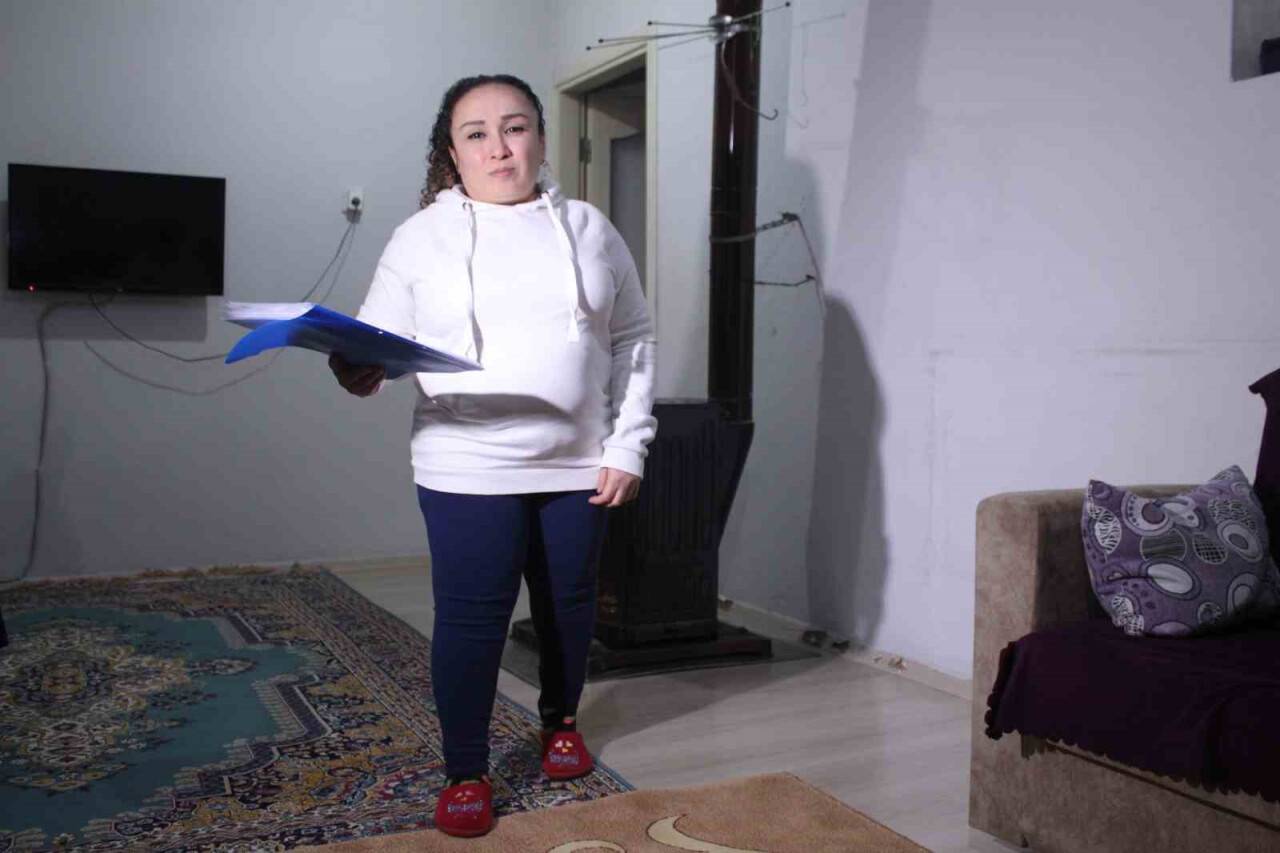 Ameliyatta uyruk kemiği kırıldı, bacağı yamuldu