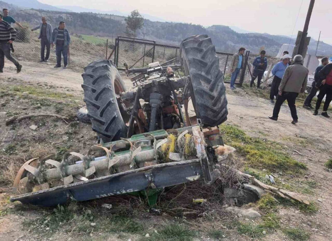 Traktörle otomobil çarpıştı 1 kişi hayatını kaybetti