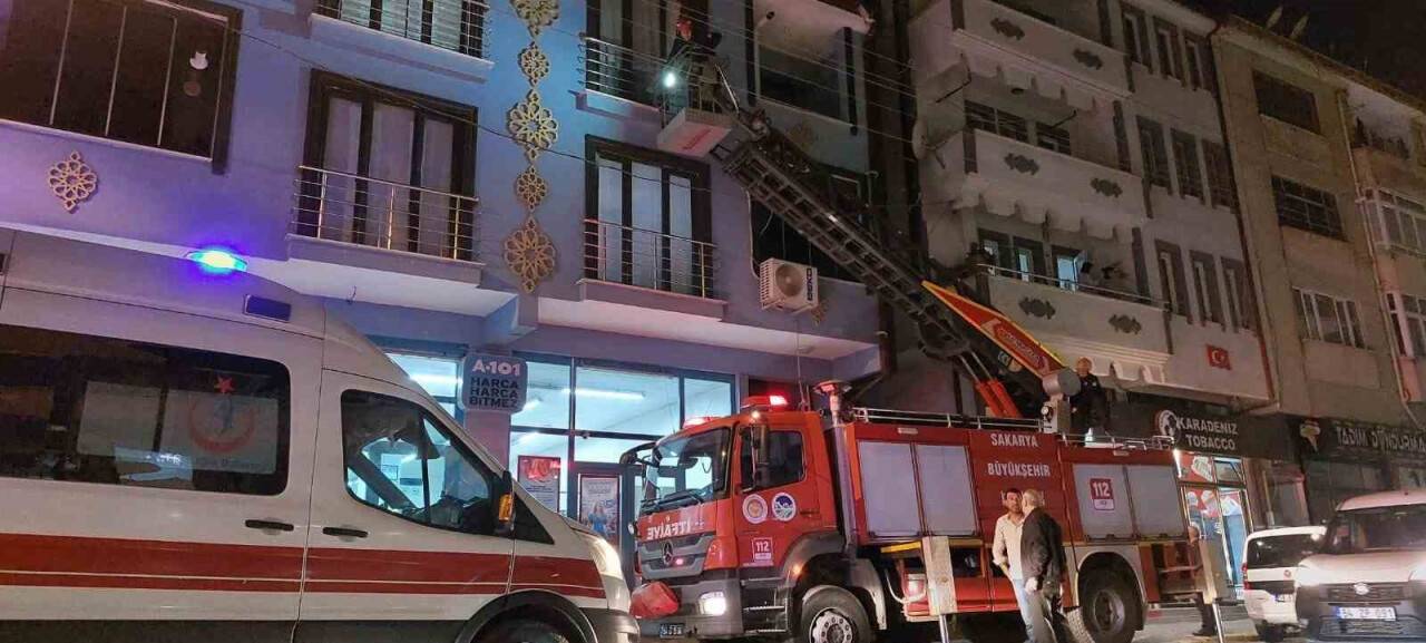 Banyoda kilitli kaldı imdadına itfaiye yetişti