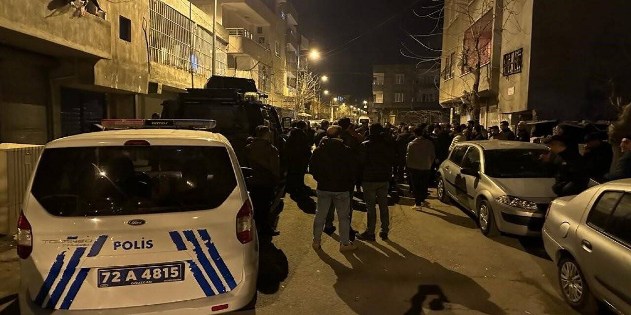 Mahalle sakinleri uyuşturucu satıcılarına karşı ayaklandı