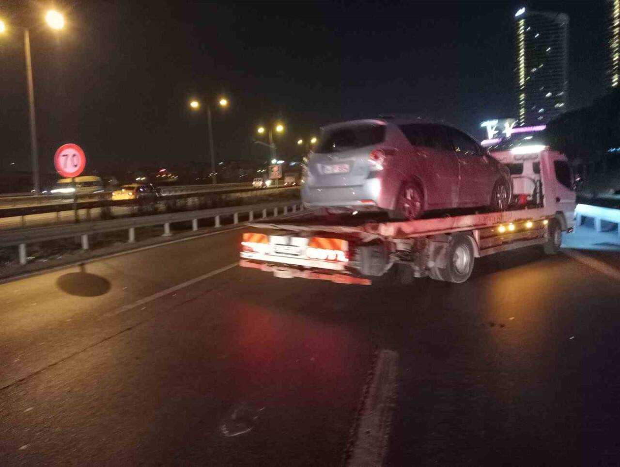 Karşıdan karşıya geçmeye çalışan kadın ağır yaralandı