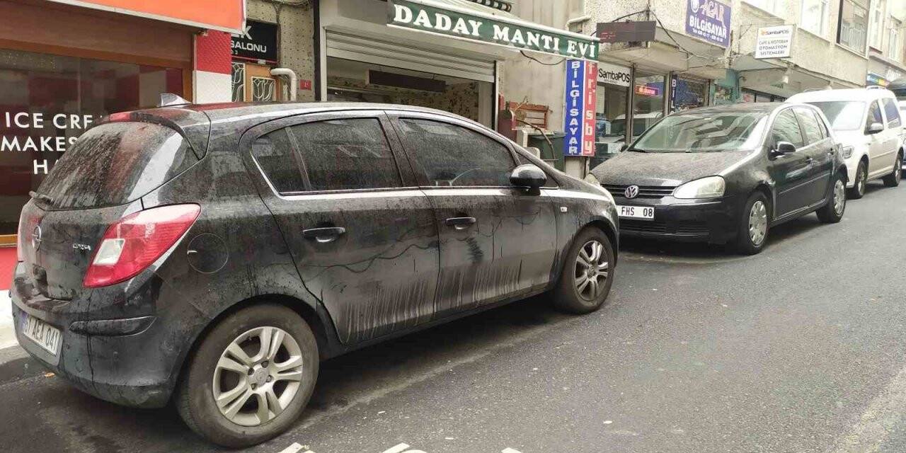 İstanbul’da yağmur yerine çamur yağdı