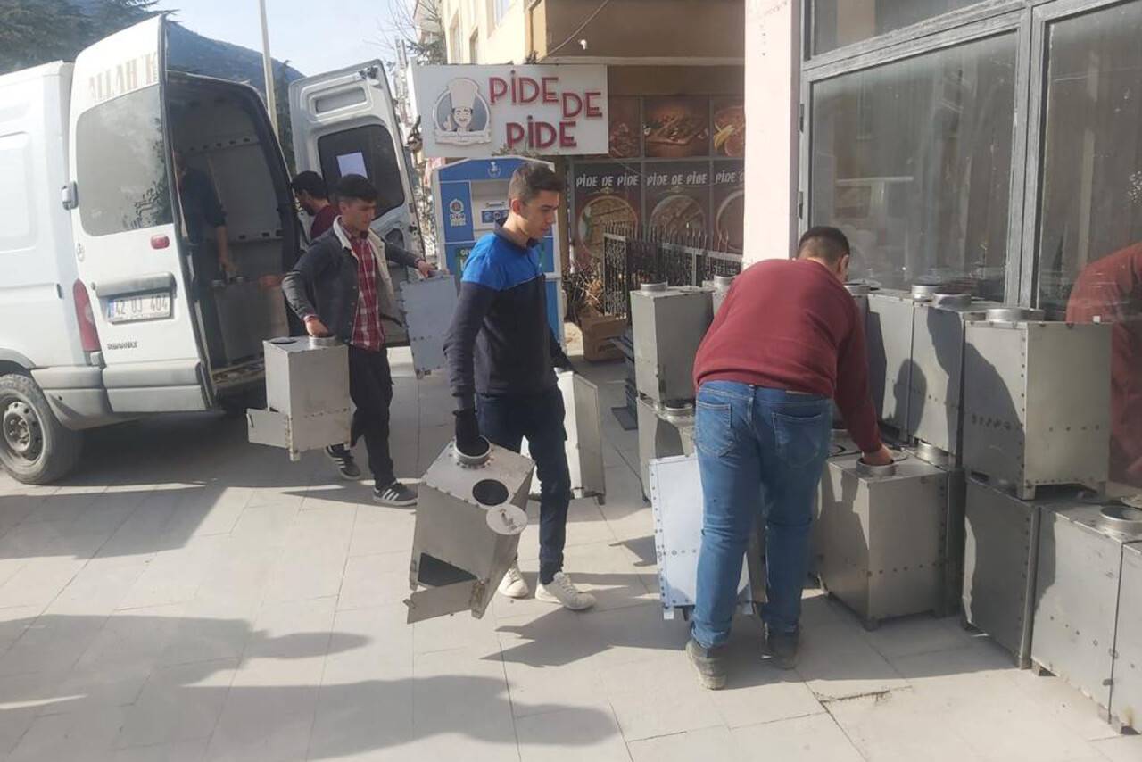 Konya'daki meslek liseleri depremzedelerin yanında