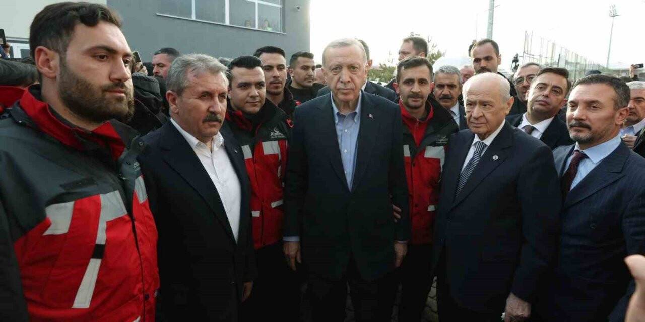 Cumhurbaşkanı Erdoğan, Bahçeli ve Destici,  Alperen Ocakları Arama Kurtarma ekibi ile görüştü