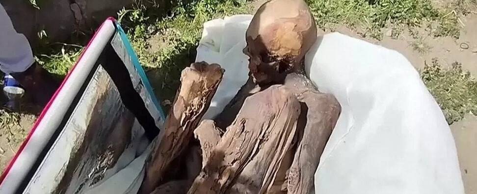 Çantasından mumya çıktı