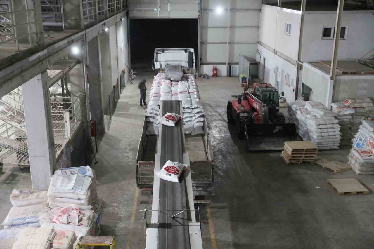 Deprem bölgesine yem desteği