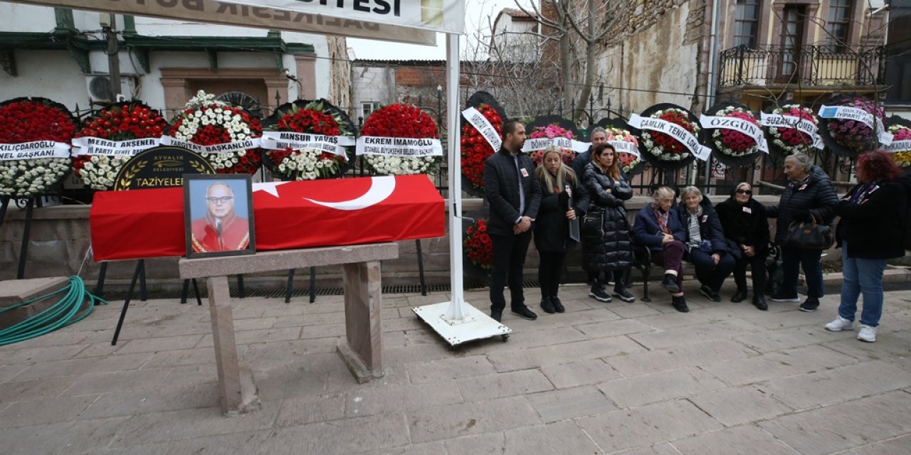 28 Şubat'ta ölen Kanadoğlu Ayvalık'ta defnedildi