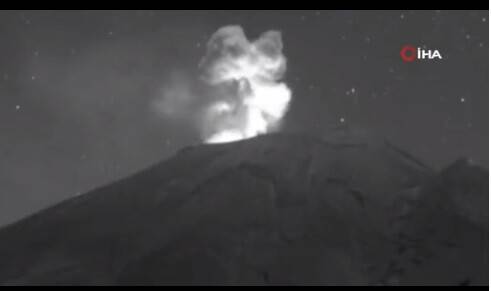 Meksika’daki Popocatepetl Yanardağı’nın yakınında göktaşı görüldü