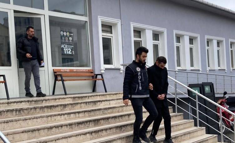 Evinden yüklü miktarda uyuşturucu çıktı