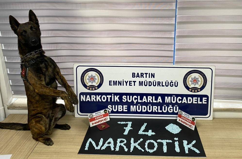 955 adet ecstasy hap, 1,83 gram esrar maddesi ele geçirildi