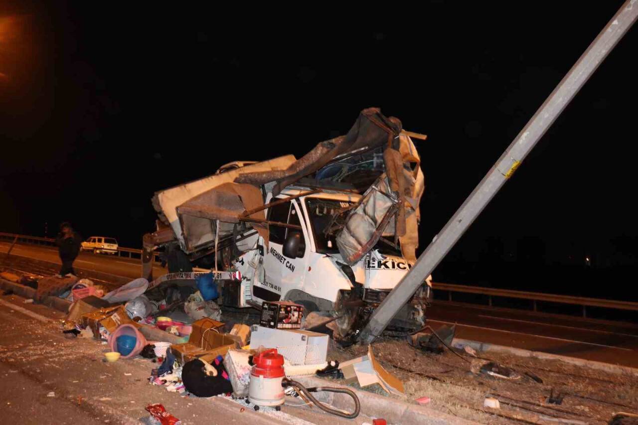 Tırın sürücüsünü polis kurtardı