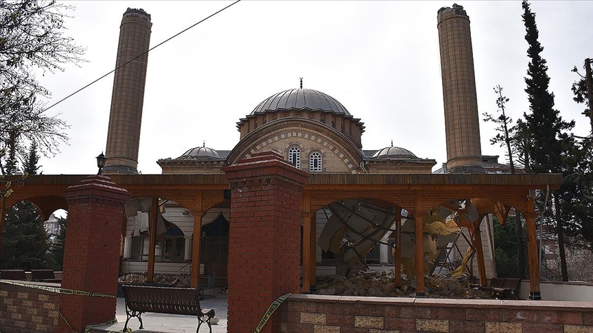 Az hasarlı camiler ramazanda ibadete açık olacak
