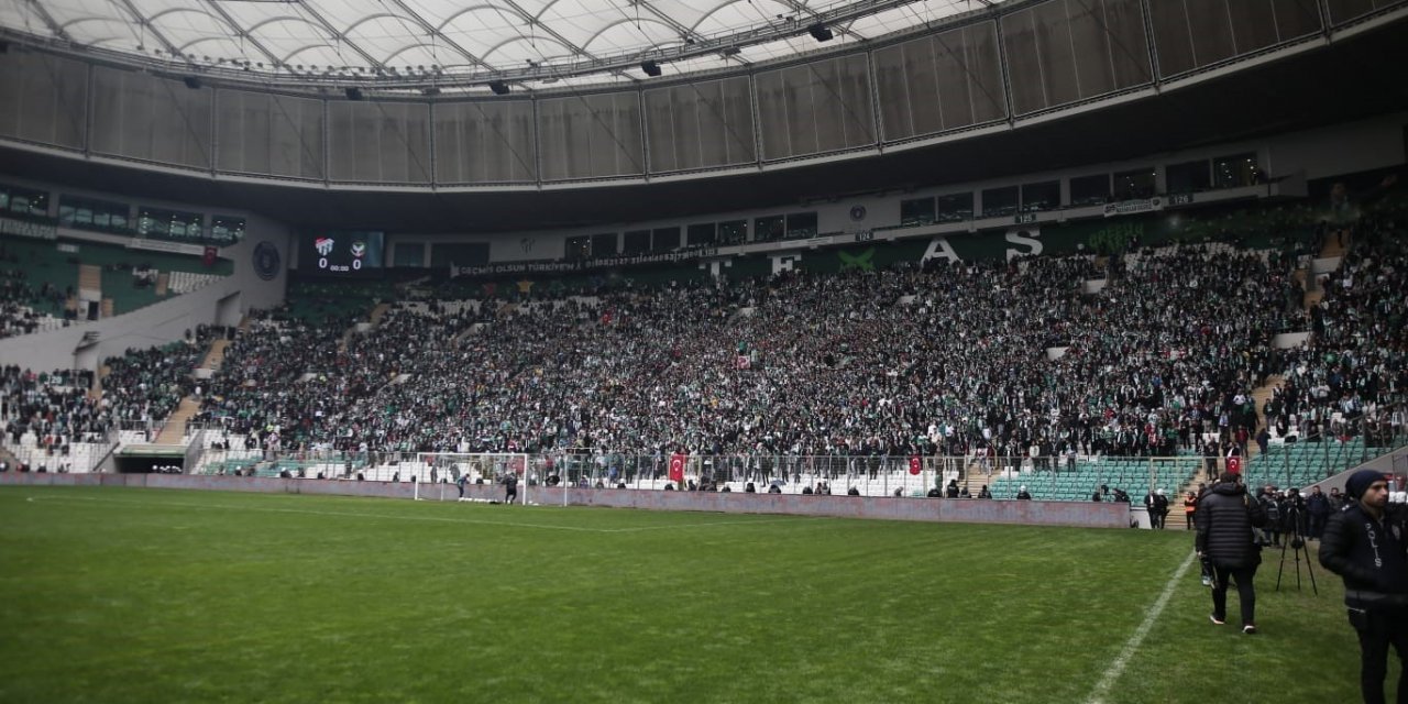 Bursa’da 40 bin taraftar stadyumu doldurdu